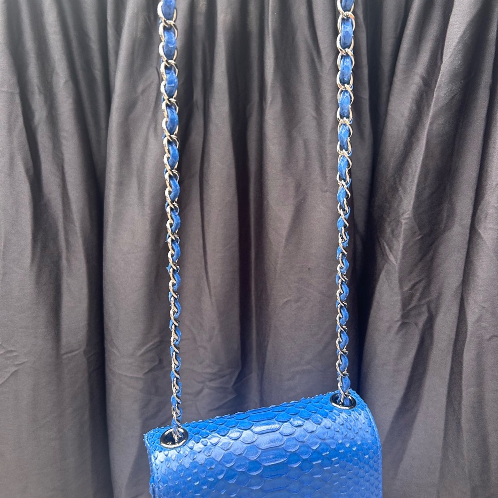 CHANEL Blue Quilted Crossbody Bag with Chain Strap - Picture 2 of 2